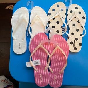 New old navy flip flops bundle of 5
